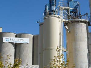Travaux acrobatiques industrie de nettoyage de silos