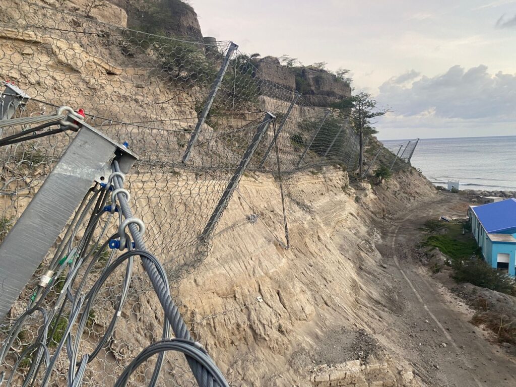 Chantier de sécurisation temporaire par écrans par bloc